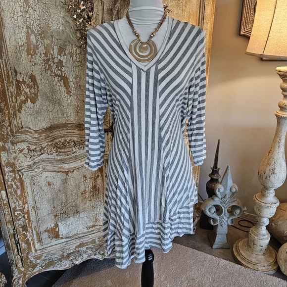 Comfy USA Dresses & Skirts - Comfy USA Gray and White Asymmetrical Dress